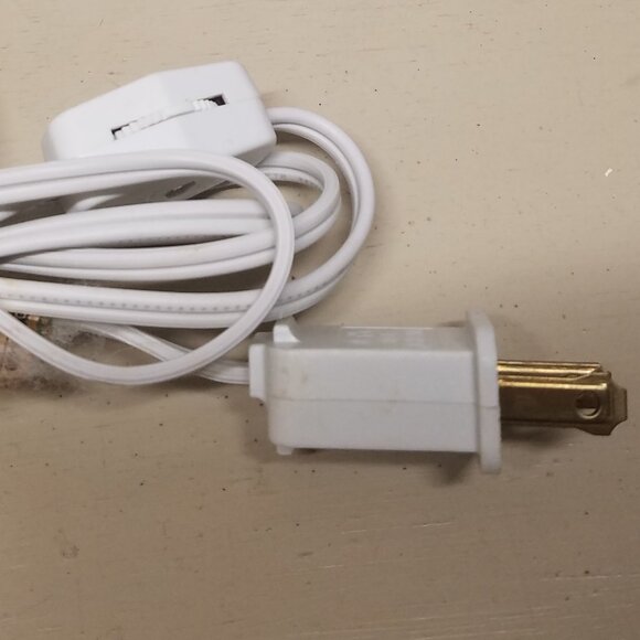 Hawthorn Village Thomas Kinkade Christmas Light Up Village Clothier - Picture 10 of 12